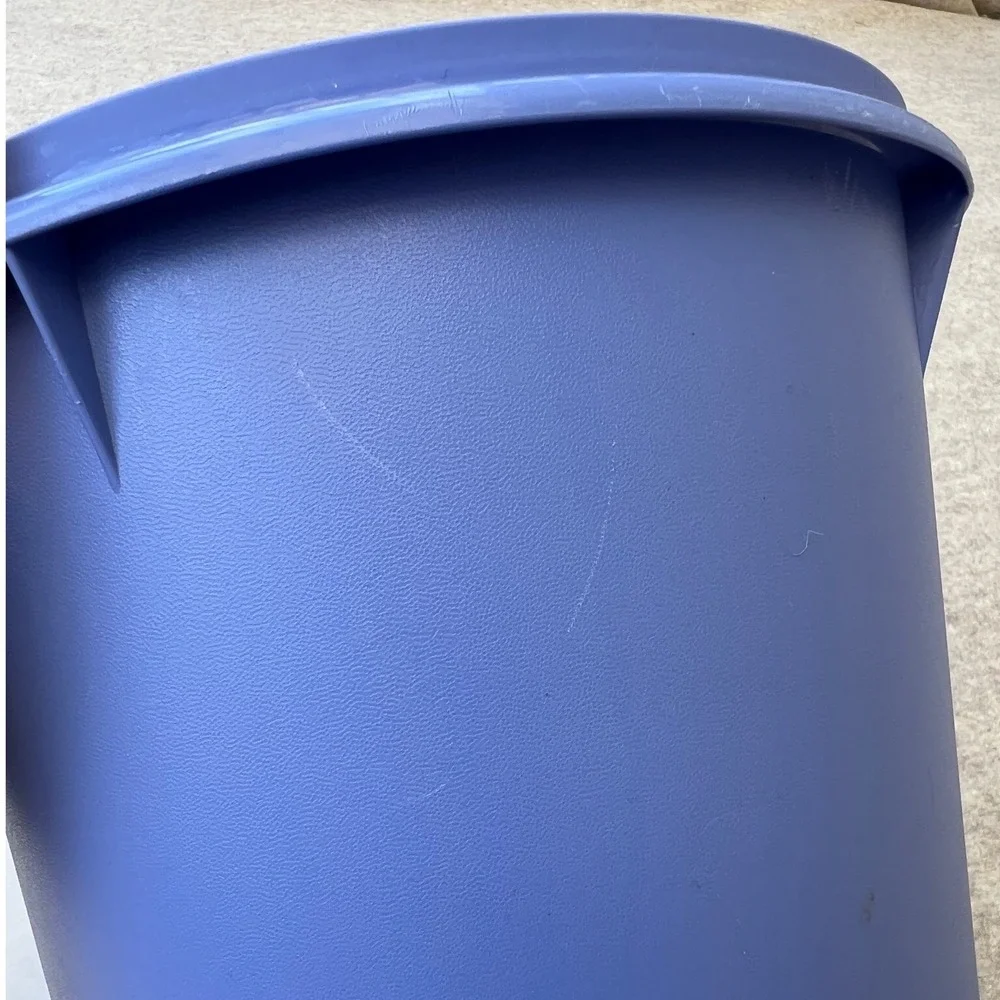 Tupperware Jumbo Canister 20 Cup 5 Qt Round 254-9 Flip Top Pour Spout